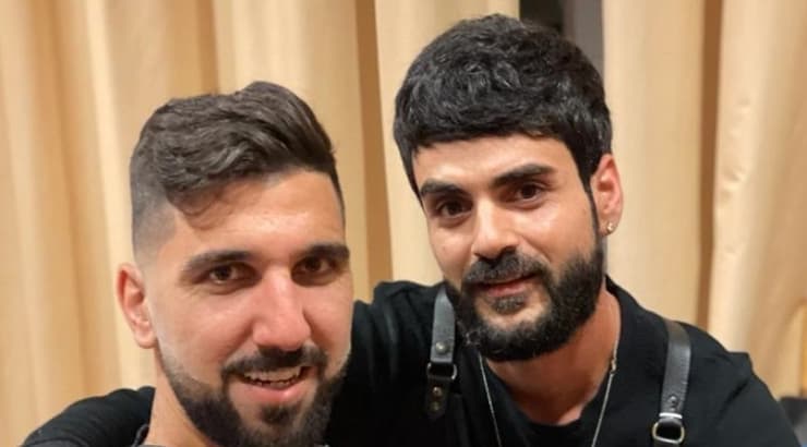 מונס דאבור מסתפר לפני המשחק נגד אוסטריה (צילום: באדיבות אור גפן יחסי ציבור) מונס דאבור מסתפר לפני המשחק נגד אוסטריה