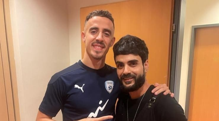 דולב חזיזה מסתפר לפני המשחק נגד אוסטריה (צילום: באדיבות אור גפן יחסי ציבור) דולב חזיזה מסתפר לפני המשחק נגד אוסטריה