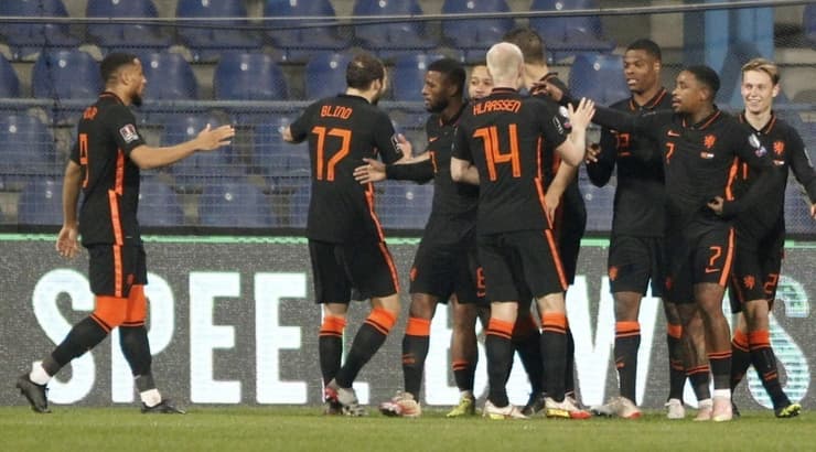 שחקני הולנד חוגגים (רויטרס) שחקני הולנד חוגגים