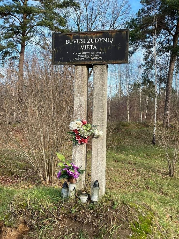 האתר שבו תוכנן שביל האופניים - מקום קבורתם של אלפי יהודים סמוך לעיירה סיאוליאי שבליטא