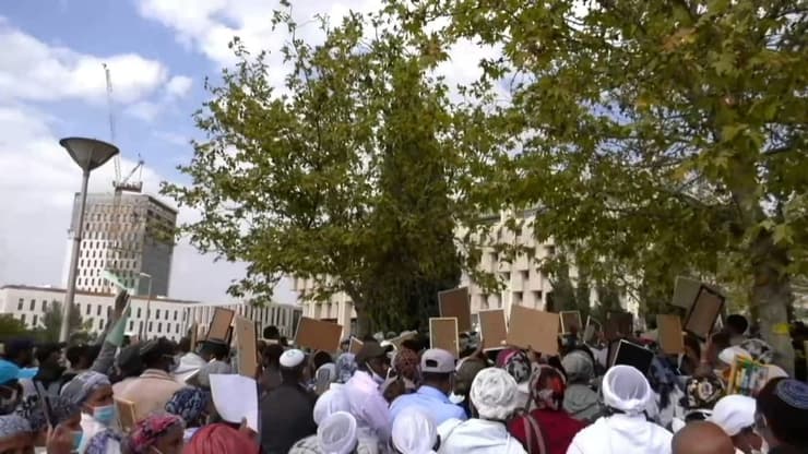 מאות יוצאי אתיופיה הפגינו מול הכנסת במחאה על העיכוב בהעלאת קרוביהם לישראל