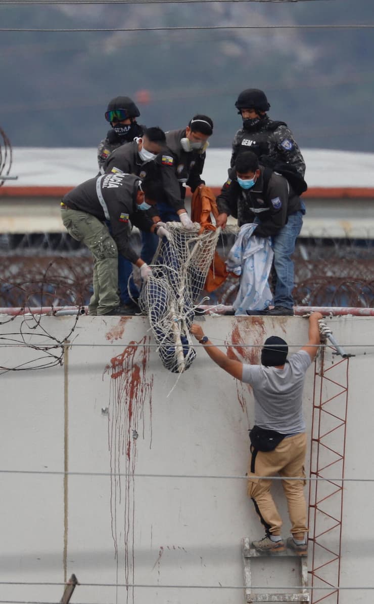 אקוודור אסירים נהרגו במהומות ב כלא בעיר גוואיאקיל 