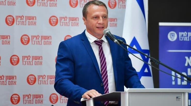 יואל רזבוזוב (חגי מיכאלי) יואל רזבוזוב