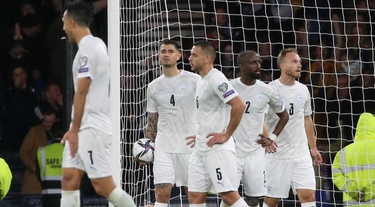 שחקני נבחרת ישראל בהלם (ראובן שוורץ) שחקני נבחרת ישראל בהלם