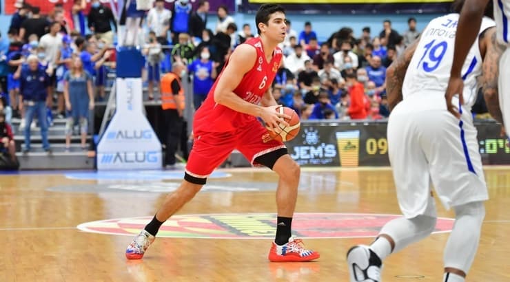 איתי שגב עם הכדור