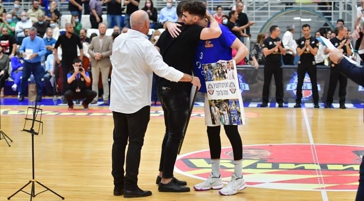 טקס לאבירם זליקוביץ' בפתיחה