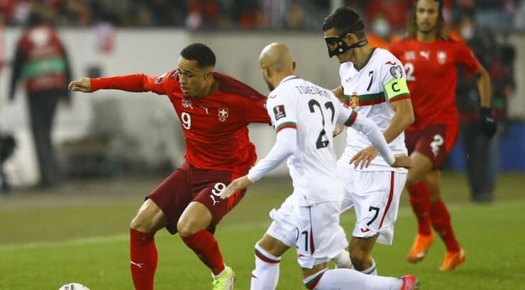 נואה אוקאפור עם הכדור