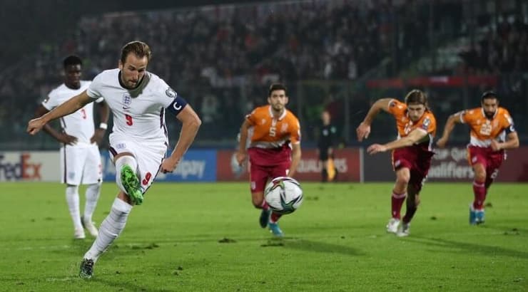 הארי קיין בועט את הפנדל