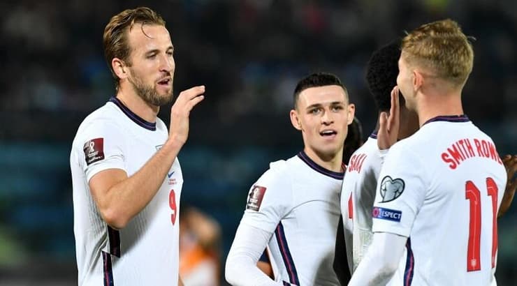 האנגלים חוגגים