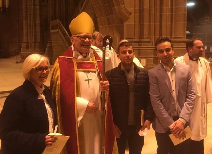 עימאד אל-סווילמין מחבל מתאבד מ ליברפול בריטניה בטקס ההתנצרות שלו בקתדרלה האנגליקנית ב ליברפול 