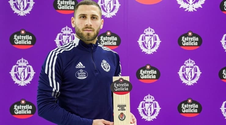 שון וייסמן עם תואר שחקן החודש