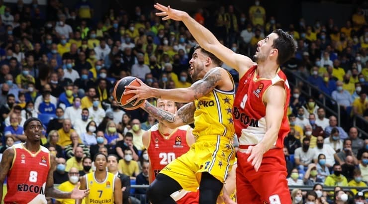 סקוטי ווילבקין עולה לסל (איציק בלניצקי) סקוטי ווילבקין עולה לסל