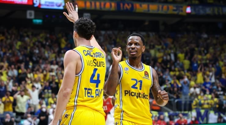 ג'יימס נאנלי ואנג'לו קלויארו (איציק בלניצקי) ג'יימס נאנלי ואנג'לו קלויארו