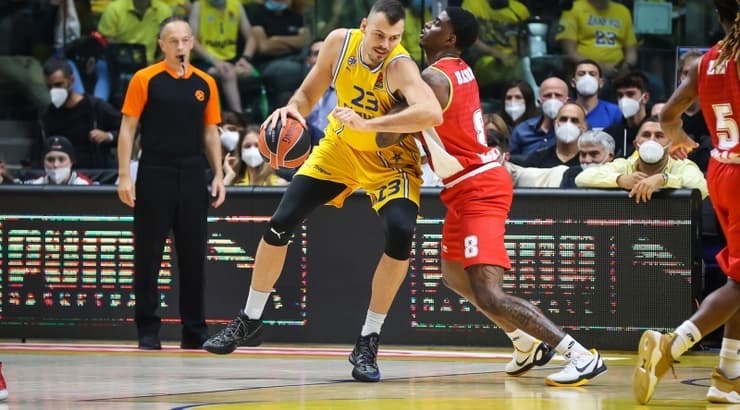 אנטה ז'יז'יץ' בפעולה (איציק בלניצקי) אנטה ז'יז'יץ' בפעולה