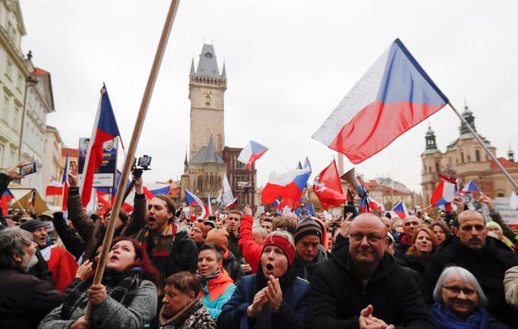 מפגינים נגד הגבלות קורונה פראג צ'כיה