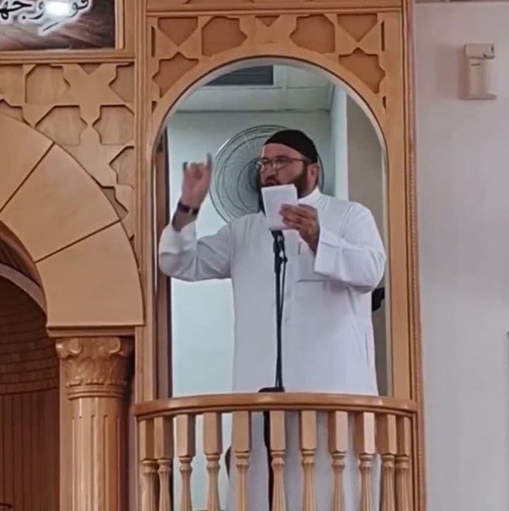 פאדי אבו שחידם נואם במסגד