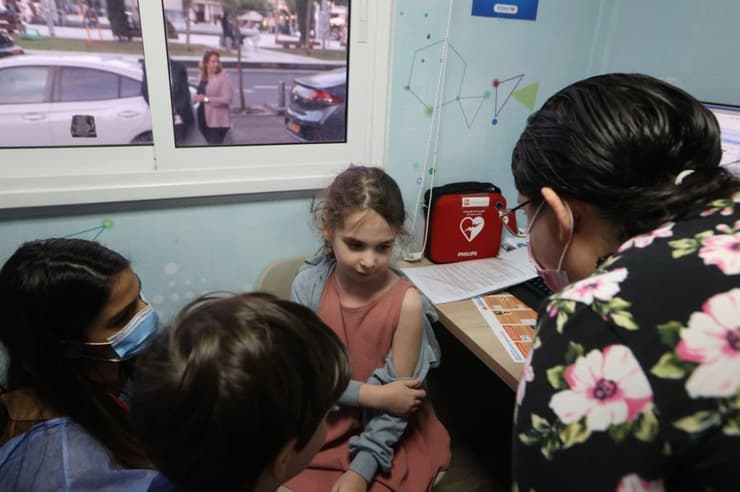 מבצע חיסוני הילדים בניידת חיסונים של מאוחדת