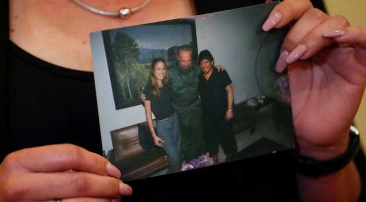 התמונה של מראדונה עם אלבארס בצעירותם (רויטרס) התמונה של מראדונה עם אלבארס בצעירותם