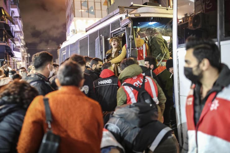 קריסת הלירה הטורקית הפגנה ב איסטנבול טורקיה