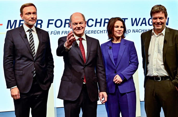 ראשי המפלגות בקואליציה החדשה ב גרמניה משמאל לינדר שולץ ברבוק ו האבק 