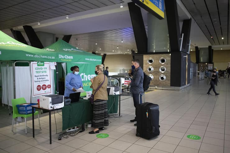 קורונה זן חדש אומיקרון בדיקה ב נמל תעופה דרום אפריקה יוהנסבורג