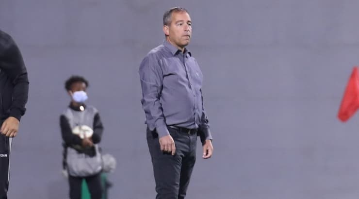 ירון הוכנבוים, נאלץ לתמרן הרכב (עמרי שטיין) ירון הוכנבוים, נאלץ לתמרן הרכב