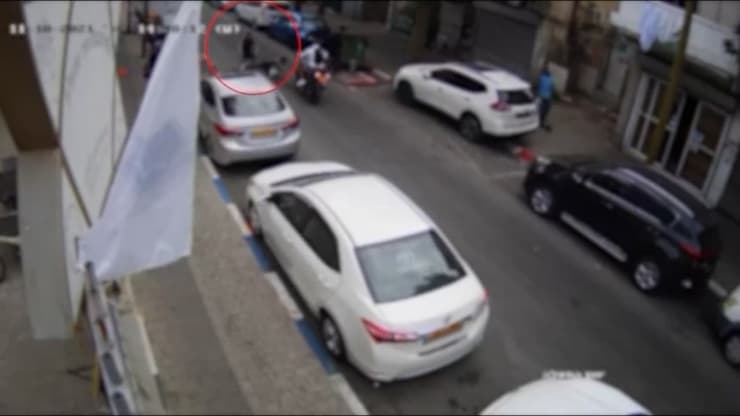 דרת רחוב בתל אביב דחפה את חברתה לכביש במהלך ריב וחברתה נדרסה