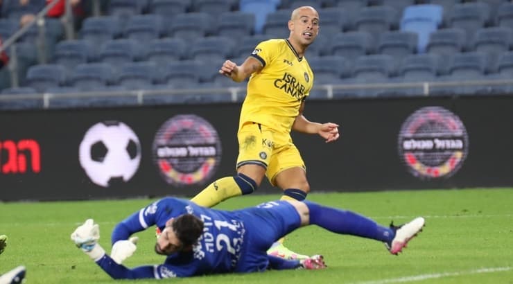 טל בן חיים מכניע את לויטה (עמרי שטיין) טל בן חיים מכניע את לויטה