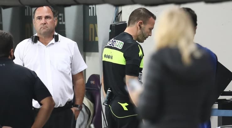 אוראל גרינפלד ב-VAR (רדאד ג'בארה) אוראל גרינפלד ב-VAR