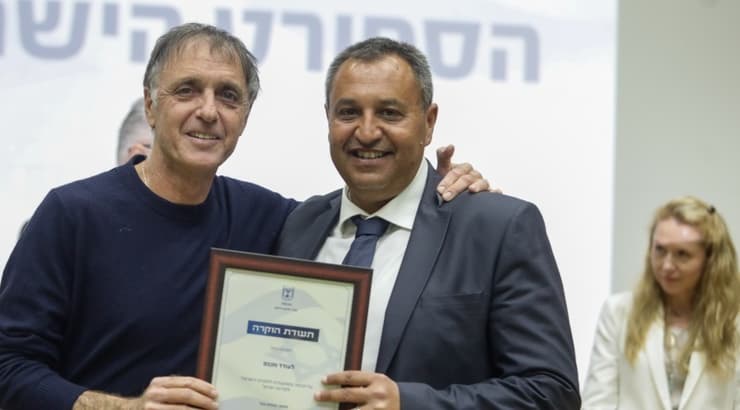 סימון דוידסון ועודד מכנס