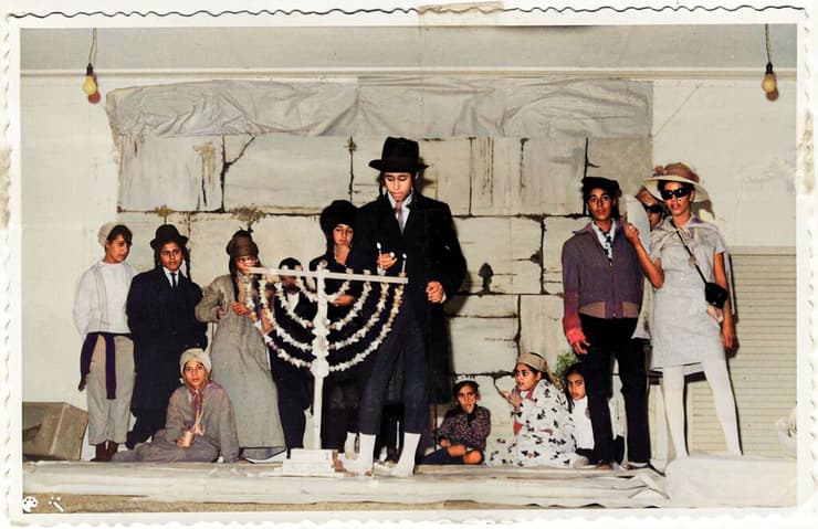 מסיבת חנוכה בבית הספר לבנות בית יעקב, ראש העין, 28 בדצמבר 1967