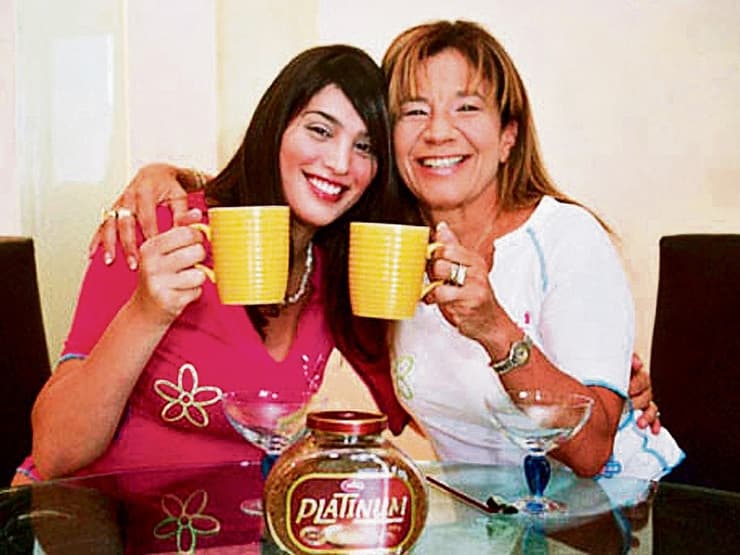 יפית גרינברג ומאיה ישעיהו בפרסומת לקפה 'עלית', 2004