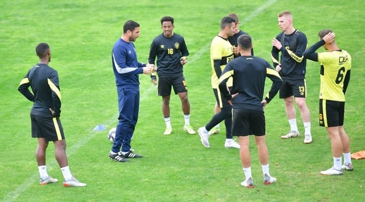 גל כהן מעביר את אימון בית"ר