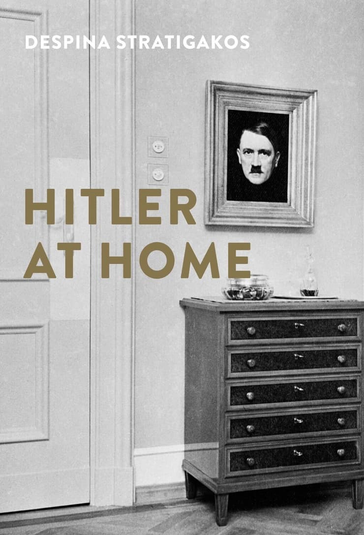 "היטלר בבית", כריכת הספר של דספינה סטרטיגאקוס   