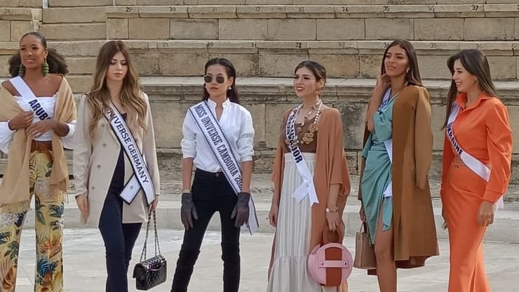 משתתפות תחרות מיס יוניברס בביקור בגן הלאומי קיסריה