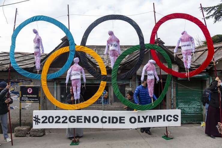 מפגינים למען טיבט בטקס הדלקת הלפיד האולימפי