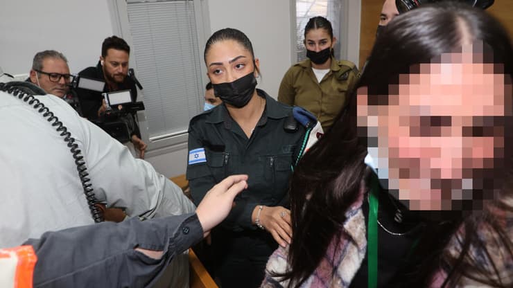 החיילות שנפגעו בהארכת המעצר לסא"ל דן שרוני בבית הדין הצבאי בקריה תל אביב
