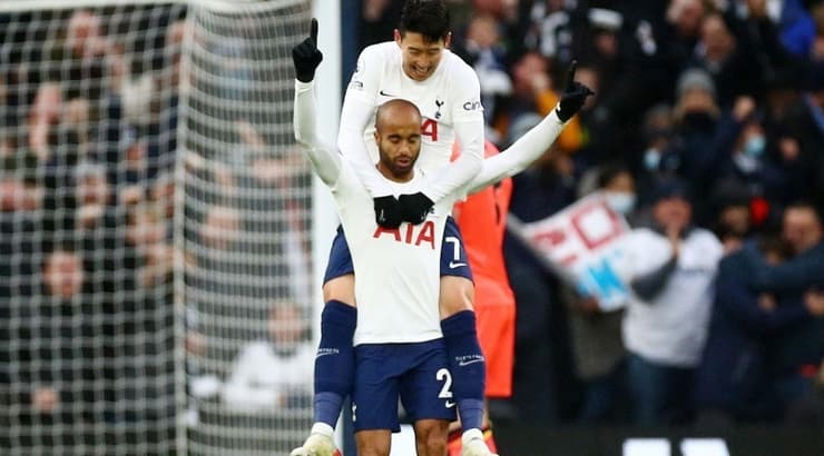 יונג מין סון חוגג עם לוקאס מורה