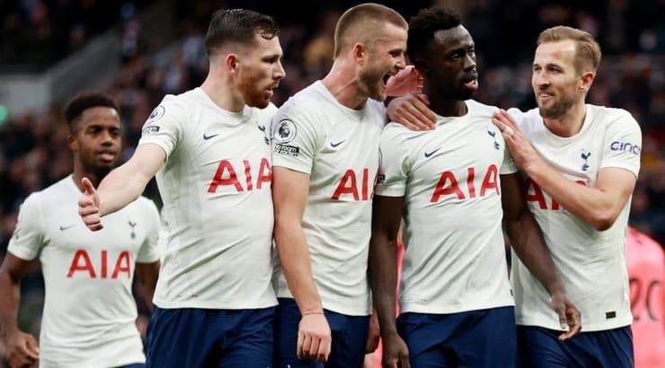 שחקני טוטנהאם חוגגים