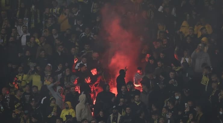 אבוקה ביציע של מכבי תל אביב