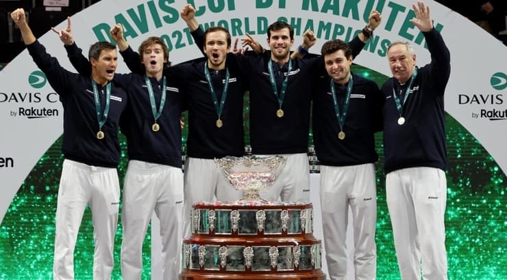 נבחרת רוסיה חוגגת זכייה בגביע דייוויס (רויטרס) נבחרת רוסיה חוגגת זכייה בגביע דייוויס