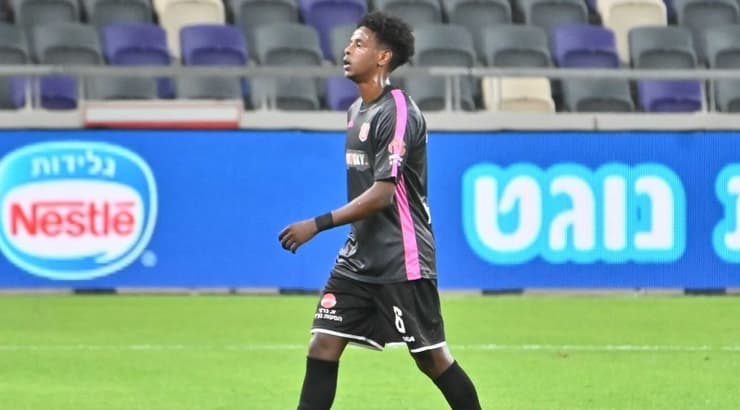 אווקה אשטה. "עשה שטות"