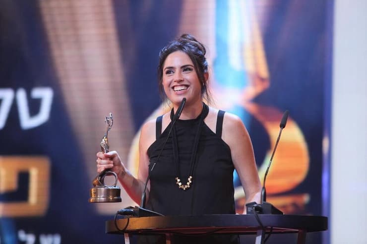 טליה לביא זוכה בפרס הבמאית הטובה ביותר על הסרט 'אפס ביחסי אנוש' בטקס פרס ספיר
