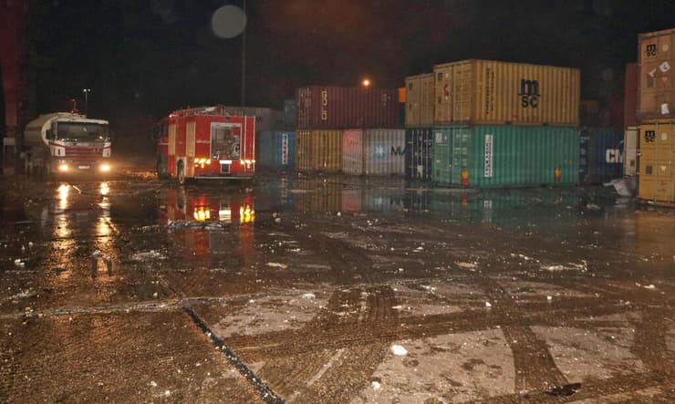 נזק במתחם המכולות בנמל לטקיה לאחר הפיצוץ