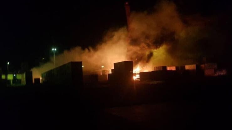  מתחם המכולות בלטקיה עולה באש אחרי התקיפה של ישראל בסוריה
