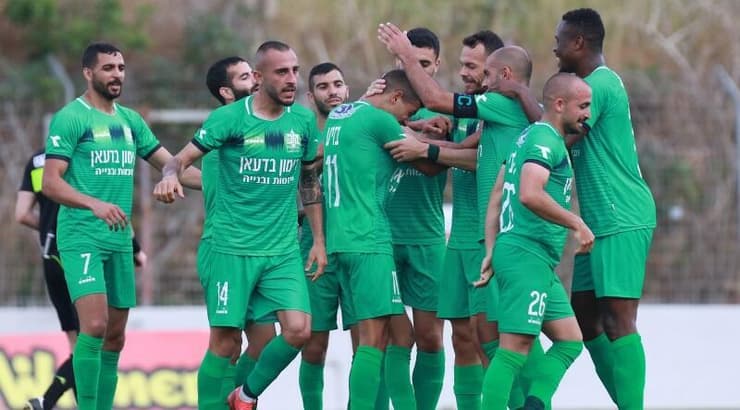 שחקני אחי נצרת חוגגים (עמרי שטיין) שחקני אחי נצרת חוגגים