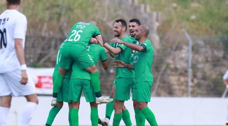 שחקני אחי נצרת חוגגים (עמרי שטיין) שחקני אחי נצרת חוגגים