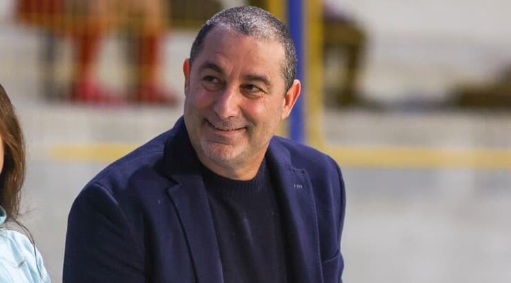 ג'קי בן זקן. בא לראות את דור העתיד