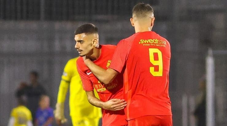 חי בוזגלו חוגג