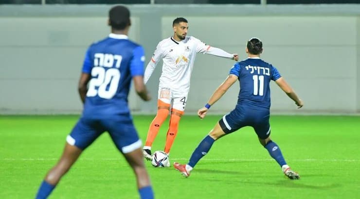 אור זהבי עם הכדור (חגי מיכאלי) אור זהבי עם הכדור